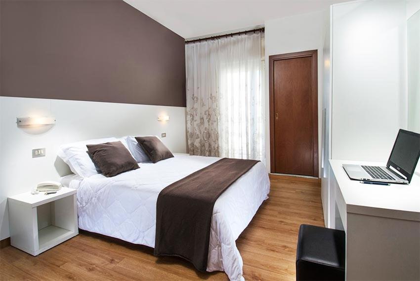 Hotel Niagara Cattolica Kültér fotó
